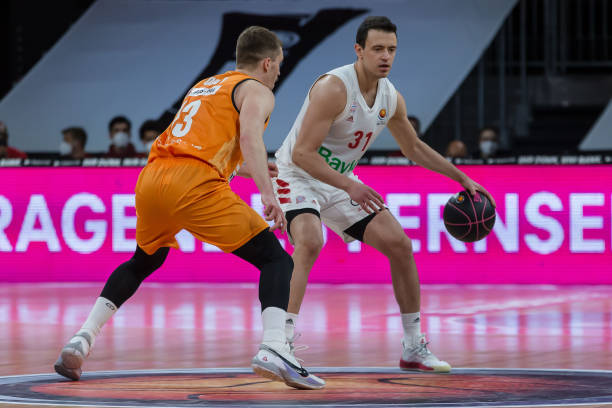 脸上流露出 脸上流露出